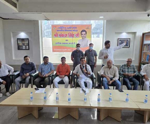 पंकज सिंह ने नोएडा की विभिन्न सोसाइटियों में जनसंवाद कार्यक्रम आयोजित किया।