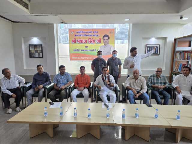 पंकज सिंह ने नोएडा की विभिन्न सोसाइटियों में जनसंवाद कार्यक्रम आयोजित किया।