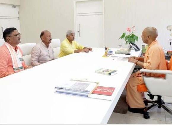 नोनहरा कांड के सम्बन्ध में मुख्यमंत्री से मिले भाजपा जिलाध्यक्ष ओमप्रकाश राय।