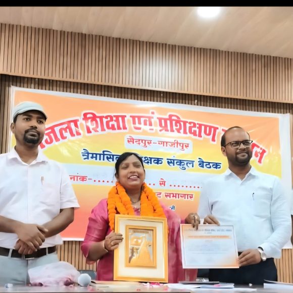 डायट प्रवक्ताओं ने राज्य अध्यापक पुरस्कार से सम्मानित डॉ रितु श्रीवास्तव को किया सम्मानित