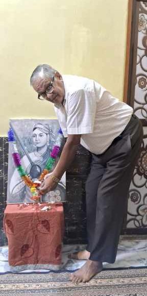 भारतीय जन महासभा के अध्यक्ष सहित कार्यकर्ताओं ने झांसी की रानी लक्ष्मीबाई की जयंती मनाई।