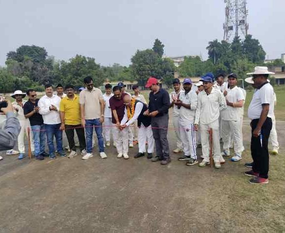 गाजीपुर डिस्ट्रिक्ट क्रिकेट लीग 2025 का हुआ श्रीगणेश, पहले मैच में अजंता-ए की टीम विजयी।