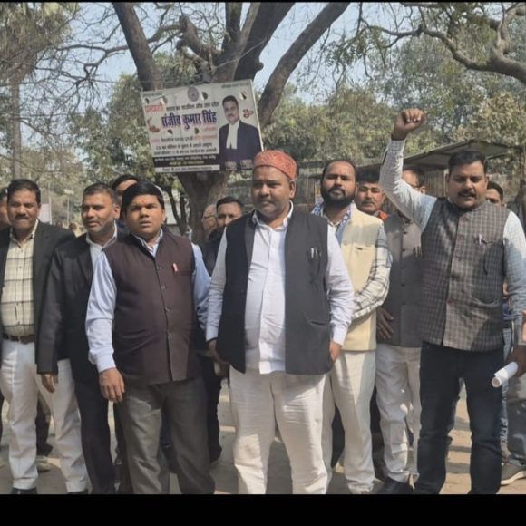 यूजिसी को लेकर ब्राह्मण रक्षा दल उग्र लगे मुर्दाबाद के नारे