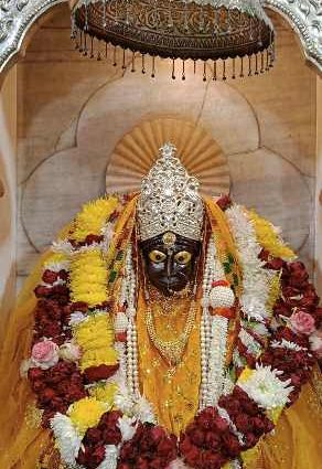 साल के पहले दिन माँ कामख्या धाम में लगभग 2 लाख से अधिक भक्तो ने किया माँ का दर्शन।