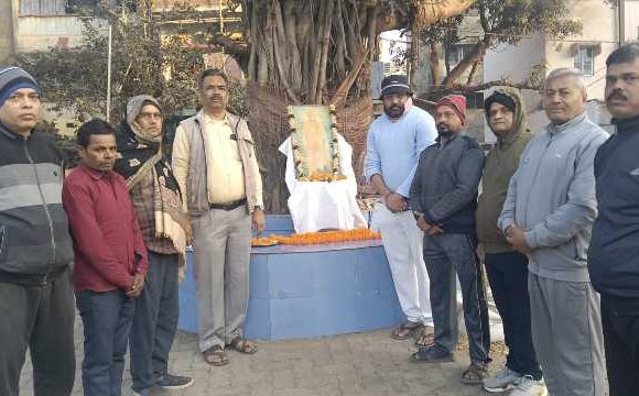 भारतीय जन महासभा के कार्यकर्ताओं&nbsp; द्वारा स्वामी विवेकानंद की जयंती विभिन्न स्थानों पर मनाई गई।