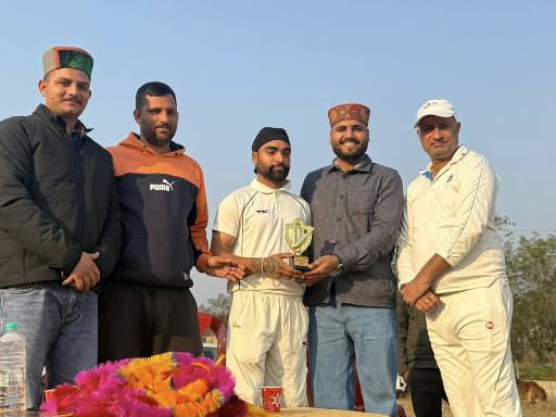 डॉ. ऋतिक शर्मा ने किया विजेता टीम हिमाचल स्ट्राइकर्स को सम्मानित, औहर में खेल भावना का भव्य संगम।