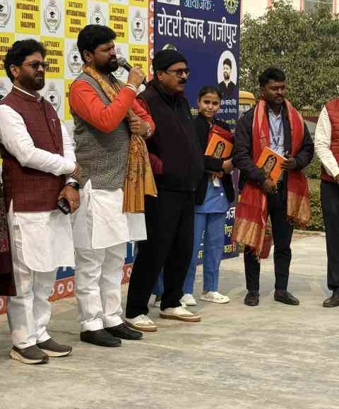 रोटरी द्वारा आयोजित निःशुल्क नेत्र जांच परिक्षण शिविर में 231 का हुआ परीक्षण, कल होगा लेंस प्रत्यारोपण – प्रोजेक्ट चेयरमैन रो० संजीव कुमार सिंह।