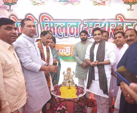 भाजपा नोएडा महानगर द्वारा भव्य होली मिलन समारोह का आयोजन।