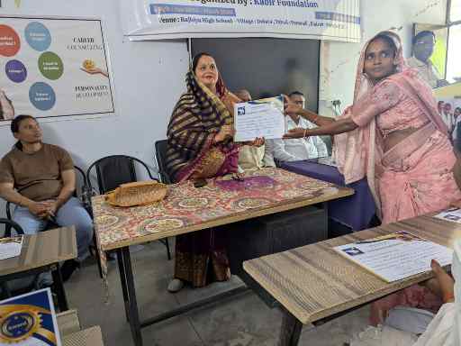 कबीर फाउंडेशन ने इलेक्ट्रोथर्म इंडिया लिमिटेड के सहयोग से 56 बालिकाओं के लिए सिलाई प्रशिक्षण प्रमाणपत्र वितरण किया।