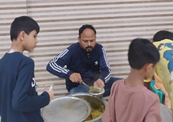 ‘शिव गुरु चिंतन धारा फाउंडेशन’ ने वसुंधरा में ‘गीता धाम मंदिर’ में किया भंडारे का आयोजन