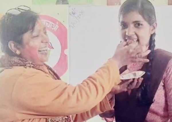 कंपोजिट स्कूल डीलिया की मेधावी छात्रा मानसी को दोहरी सफलता