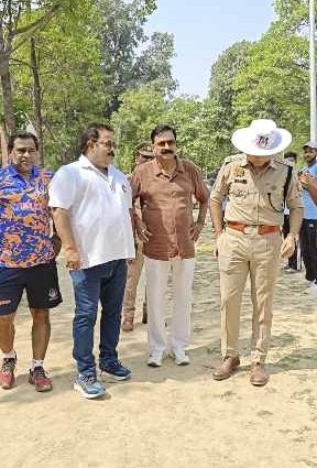 अंडर 19 इंटर डिस्ट्रिक्ट ट्रायल का दूसरा मैच गाजीपुर तथा बलिया के बीच सम्पन्न, पुलिस अधीक्षक ने बढ़ाया खिलाडियों का मनोबल।