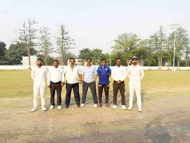 अंडर 19 इंटर डिस्ट्रिक्ट ट्रायल का चौथे मैच में देवरिया के हाथों मऊ परास्त।