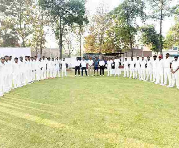 अंडर 19 इंटर डिस्ट्रिक्ट ट्रायल के अंतिम मैच में मऊ परास्त।