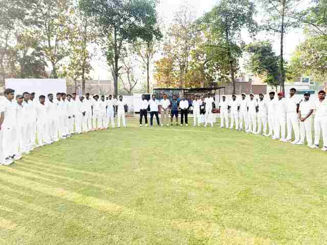 अंडर 19 इंटर डिस्ट्रिक्ट ट्रायल के अंतिम मैच में मऊ परास्त।