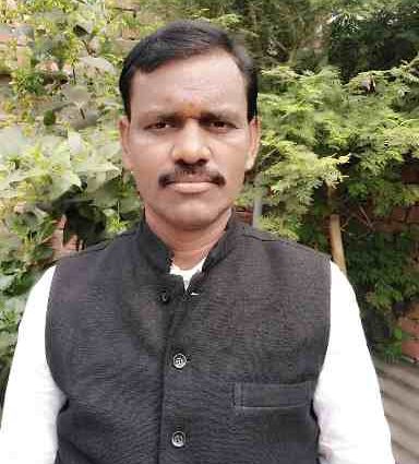 जनगणना प्रशिक्षण में गोंड-खरवार जाति अंकित न करने के कथित निर्देश पर विनोद खरवार ने आपत्ति जताते हुए डीएम को सौंपा ज्ञापन।