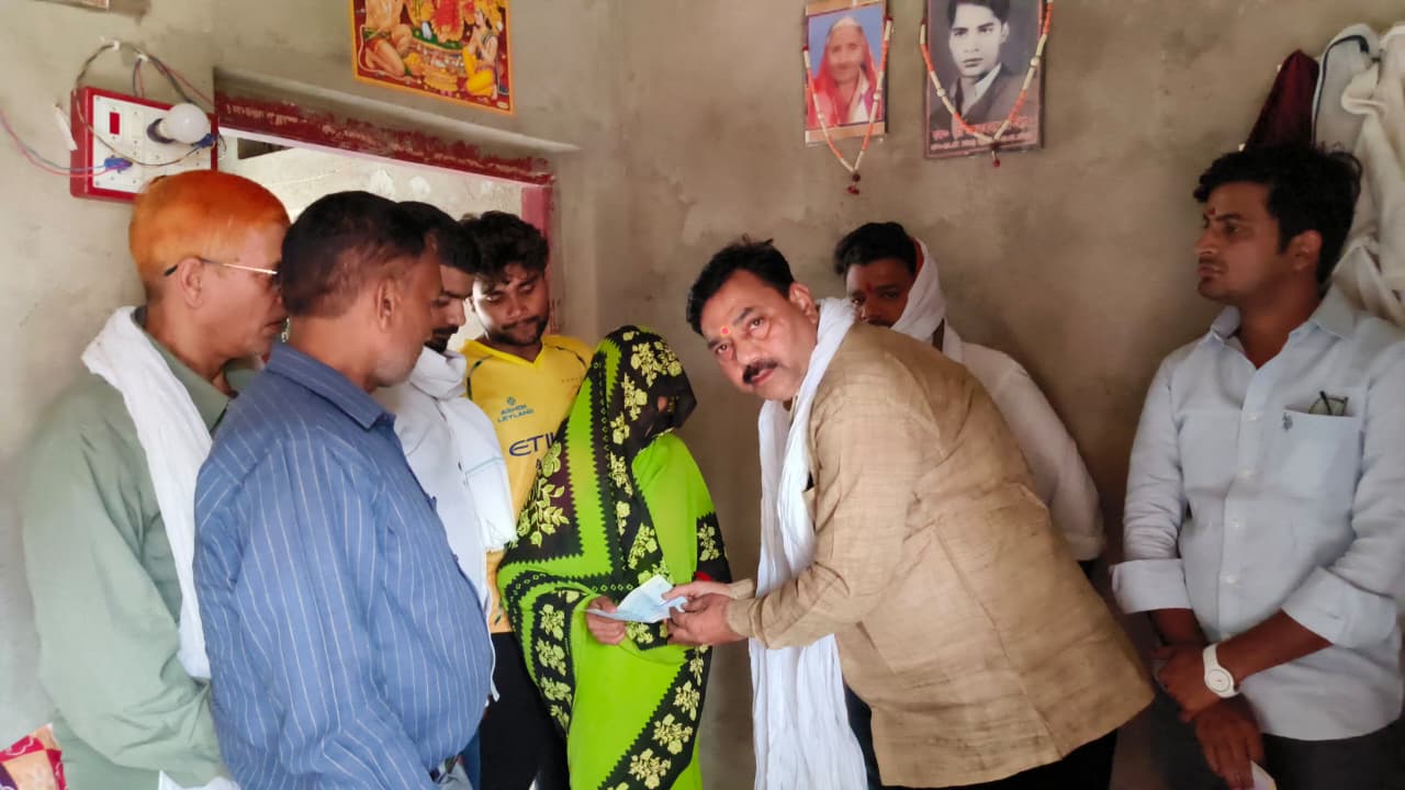 कटरिया पहुँचा ब्राम्हण जनसेवा मंच, दिया सहयोग