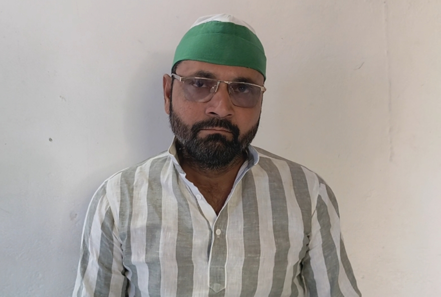 एल. जी.और पूर्व मंत्री विवाद में किसान नेता मैदान में