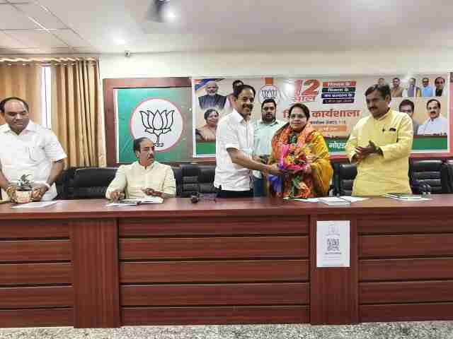 भाजपा नोएडा महानगर जिला कार्यालय में “12 साल बेमिसाल” अभियान के निमित्त कार्यशाला का आयोजन।