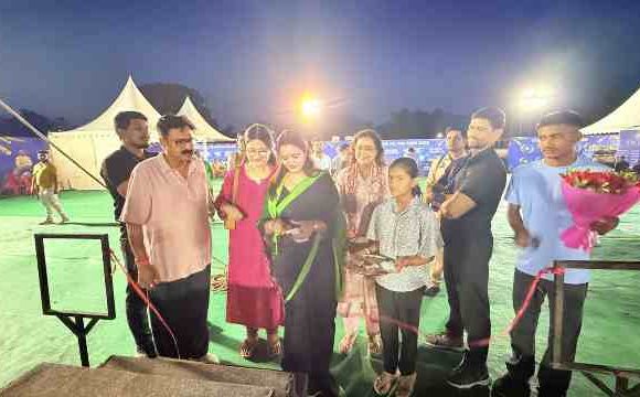 गाजीपुर में आईपीएल फैन पार्क शुरू, क्रिकेट प्रेमियों का लगा जमावड़ा, सपना सिंह रही मुख्य अतिथि।