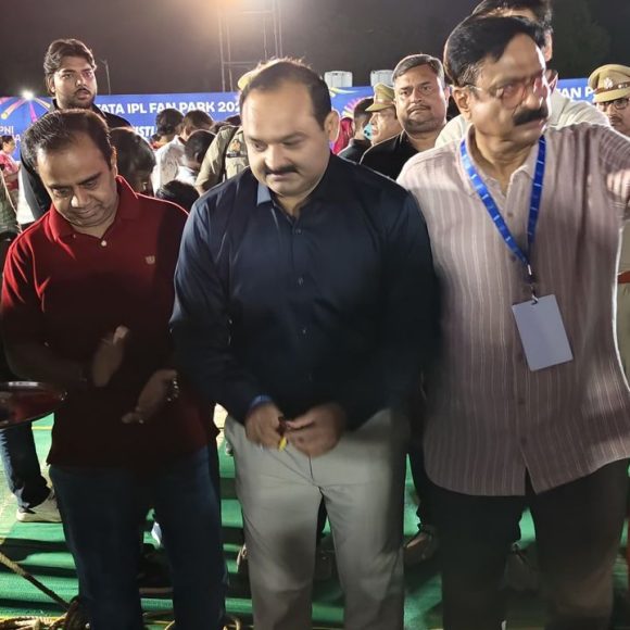 गाजीपुरवासियों ने आईपीएल फैन पार्क के इतिहास में बनाया नया कीर्तिमान, दूसरे दिन क्रिकेट प्रेमियों में दिखा जूनून, दर्शकों ने जमकर उठाया लुफ्त – संजीव कुमार सिंह