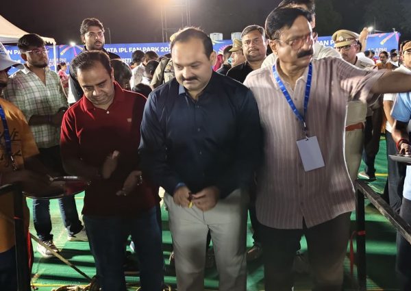 गाजीपुरवासियों ने आईपीएल फैन पार्क के इतिहास में बनाया नया कीर्तिमान, दूसरे दिन क्रिकेट प्रेमियों में दिखा जूनून, दर्शकों ने जमकर उठाया लुफ्त – संजीव कुमार सिंह