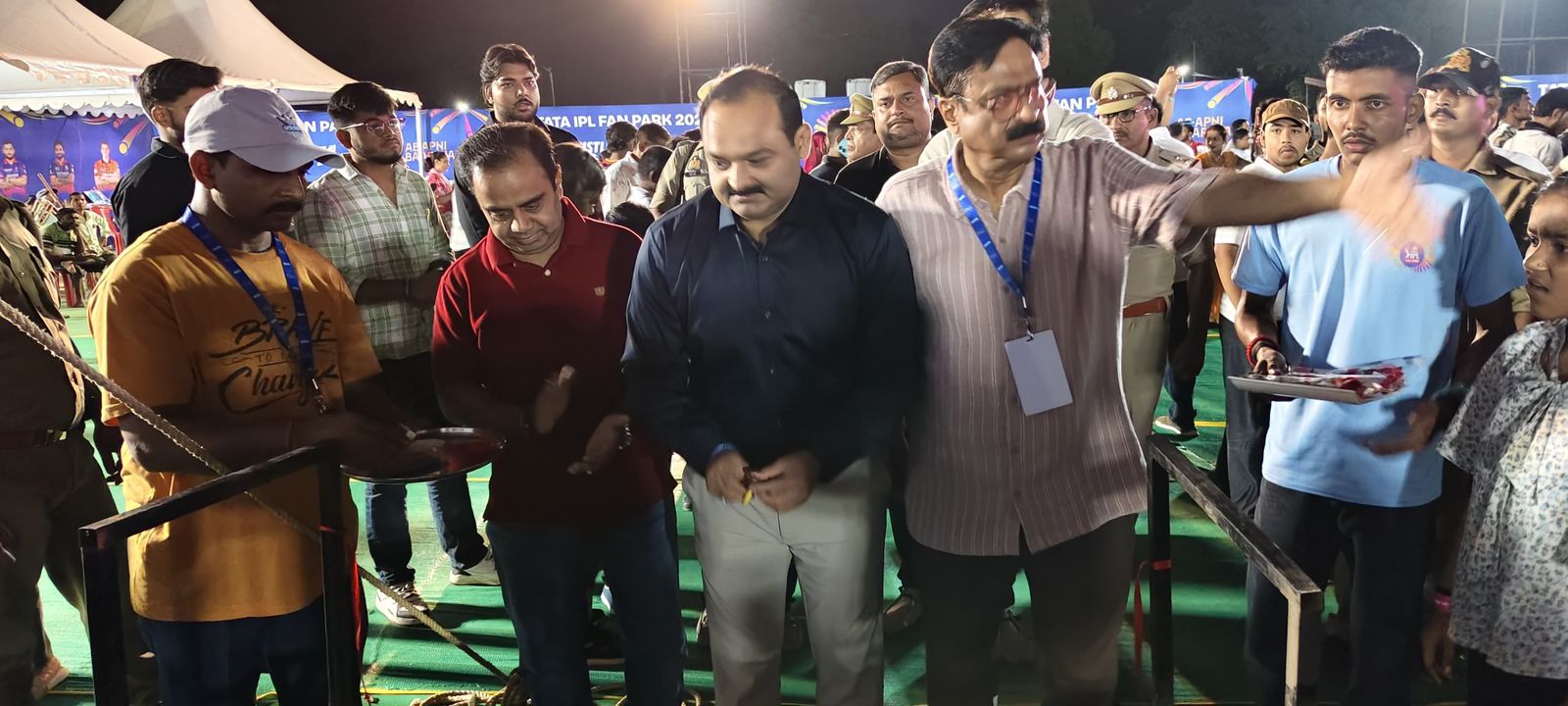 गाजीपुरवासियों ने आईपीएल फैन पार्क के इतिहास में बनाया नया कीर्तिमान, दूसरे दिन क्रिकेट प्रेमियों में दिखा जूनून, दर्शकों ने जमकर उठाया लुफ्त – संजीव कुमार सिंह