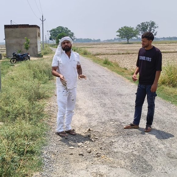 मिश्रवलिया-अमौरा माइनर सड़क निर्माण में धांधली का आरोप, किसान नेता ने की जांच की मांग