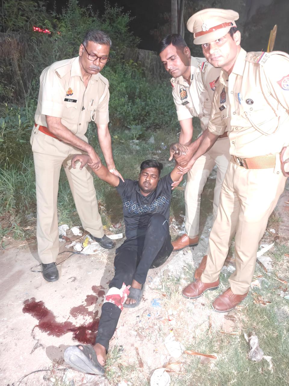 चैन स्नैचर व लूटेरे को मुठभेड़ के बाद इन्दिरापुरम पुलिस टीम ने किया गिरफ्तार