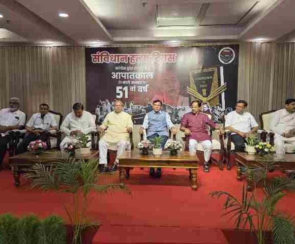 संविधान हत्या दिवस पर आपातकाल की विभीषिका को किया गया याद, लोकतंत्र सेनानियों का हुआ सम्मान।