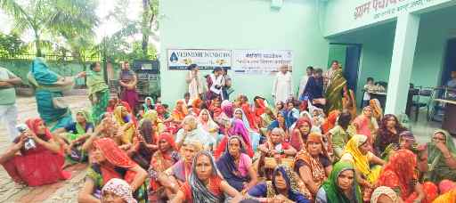 वेदनिधि फाउंडेशन ने 75 जरूरतमंदों को वितरित किए वस्त्र
