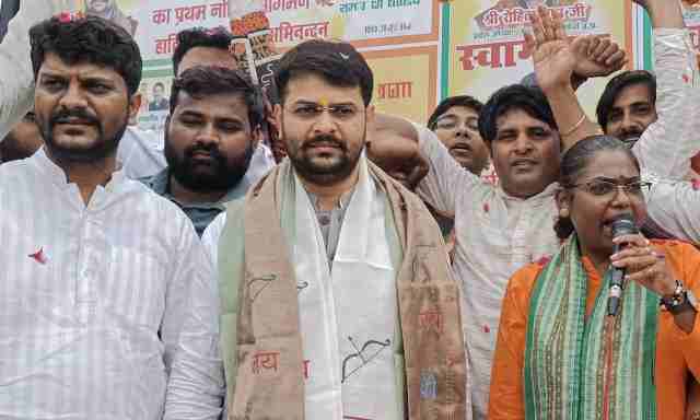 नोएडा में भारतीय जनता युवा मोर्चा प्रदेश अध्यक्ष डॉ. रोहित मिश्रा का भव्य स्वागत।