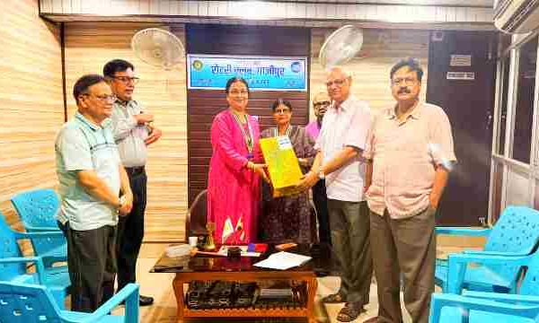 रोटरी क्लब गाजीपुर की साप्ताहिक बैठक संपन्न, उठायेंगे मुस्कान की पढाई का जिम्मा -रो० विनीता सिंह – अध्यक्ष, रोटरी क्लब गाजीपुर।