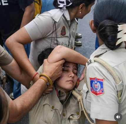 रिज़ीम चेंज की साजिश में दिल्ली का पॉलिटिकल ड्रामा: आचार्य संजय तिवारी