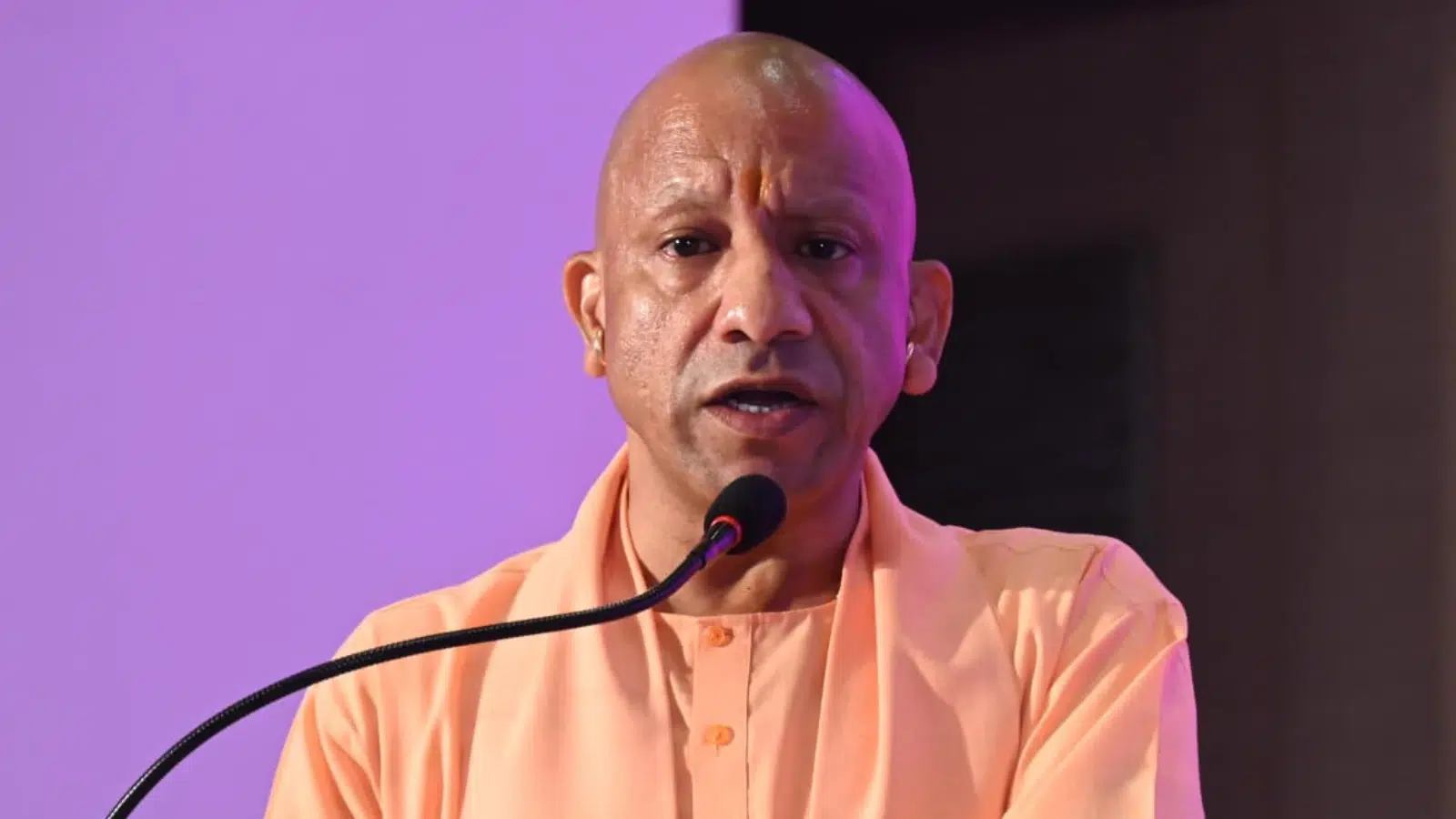 योगी की नीति, नीयत और छवि को लील रहे प्रदेश के कुछ खास नौकरशाह : विशेष संवाददाता