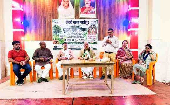 ‘एक पेड़ माँ के नाम’ अभियान के तहत रोटरी क्लब ने किया वृहद वृक्षारोपण – रो० विनीता सिंह, अध्यक्ष – रोटरी क्लब गाजीपुर