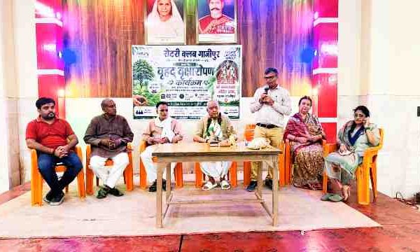 ‘एक पेड़ माँ के नाम’ अभियान के तहत रोटरी क्लब ने किया वृहद वृक्षारोपण – रो० विनीता सिंह, अध्यक्ष – रोटरी क्लब गाजीपुर