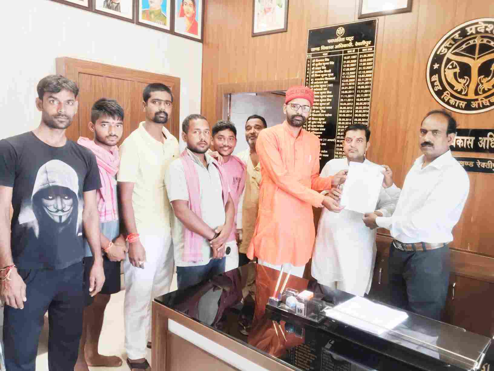 किसानों की 11 सूत्रीय मांगों को लेकर गाजीपुर के सभी ब्लॉकों में भारतीय किसान संघ ने सौंपा ज्ञापन।